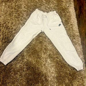 Soft grey Nike sweat pants, size: women’s medium,